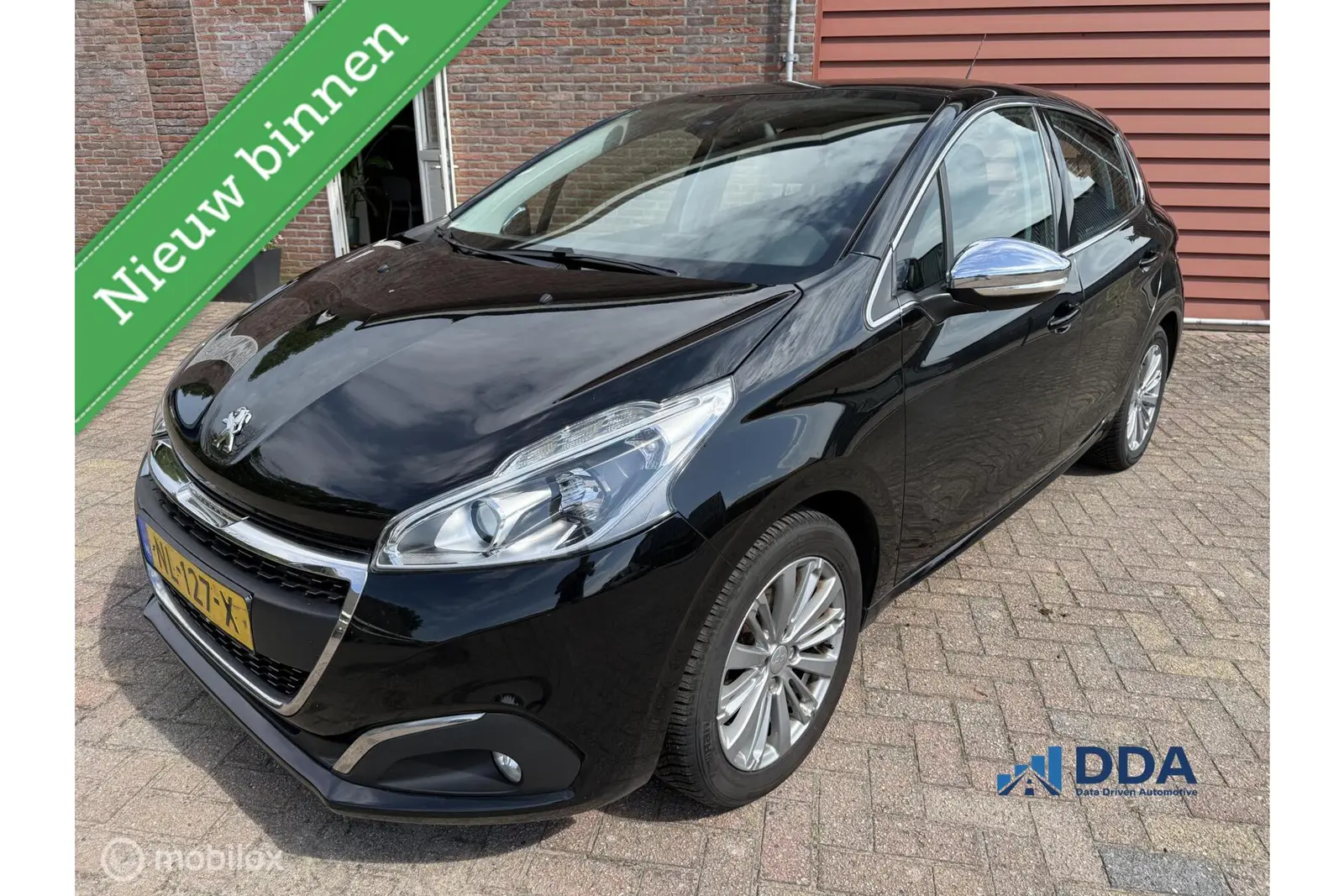 Peugeot 208 1.2 PureTech Executive | Clima · Cruise | Navi (2017)