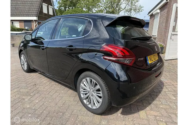 Peugeot 208 1.2 PureTech Executive | Clima · Cruise | Navi (2017) — foto 8