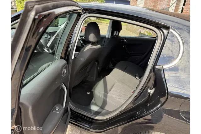 Peugeot 208 1.2 PureTech Executive | Clima · Cruise | Navi (2017) — foto 18